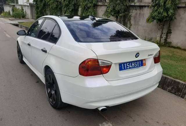 BMW E90 — photo 4