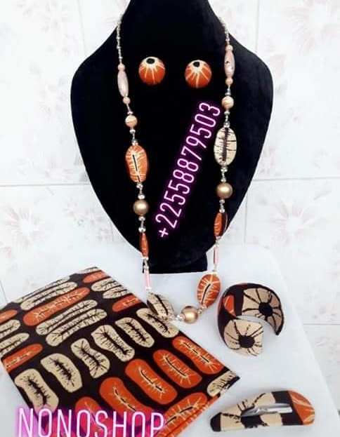 Chaînes, Boucles d'Oreilles, Bracelets et Foulards — photo 4