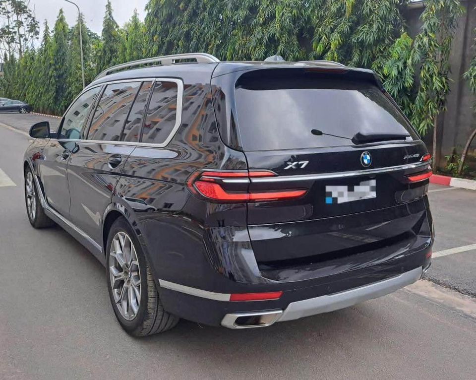 BMW X7 X-DRIVE 40I 2023 — photo 3