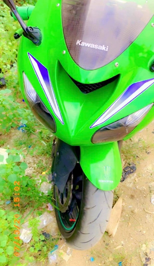 KAWASAKI ZXR10 — photo 2