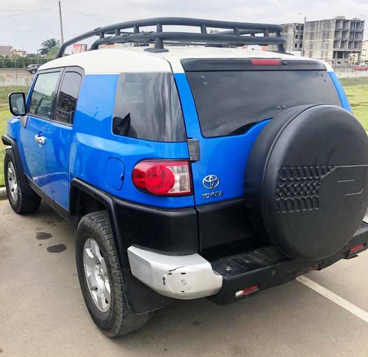 TOYOTA FJ Cruiser — photo 3