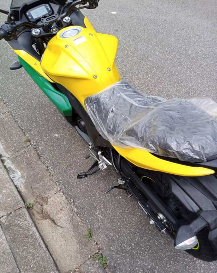 SUZUKI GSX 150 CC 2018 — photo 5