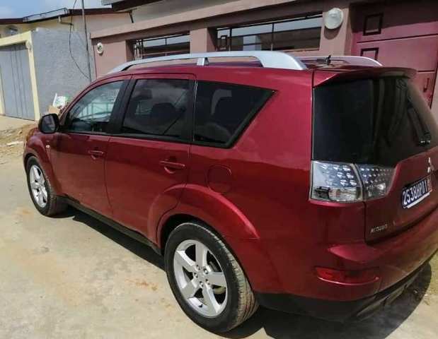 Mitsubishi Outlander 4 x 4 Année 2010 — photo 2