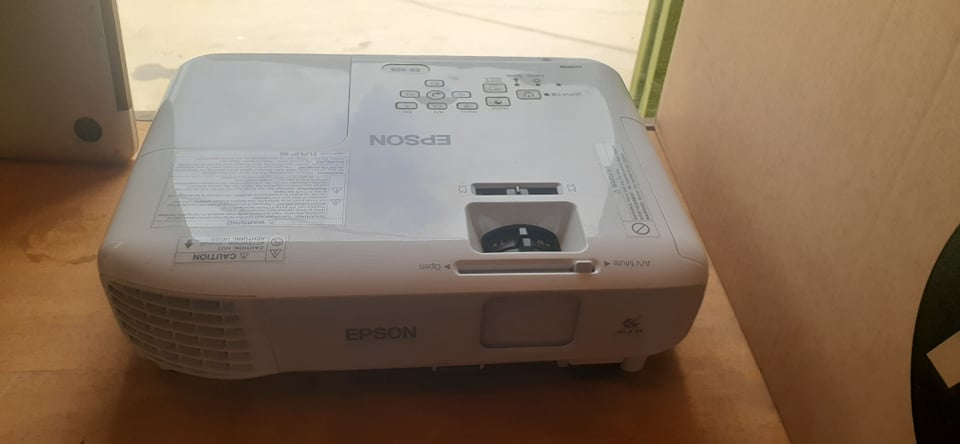 PROJECTEUR EPSON EB S18 3LCD COMMANDE