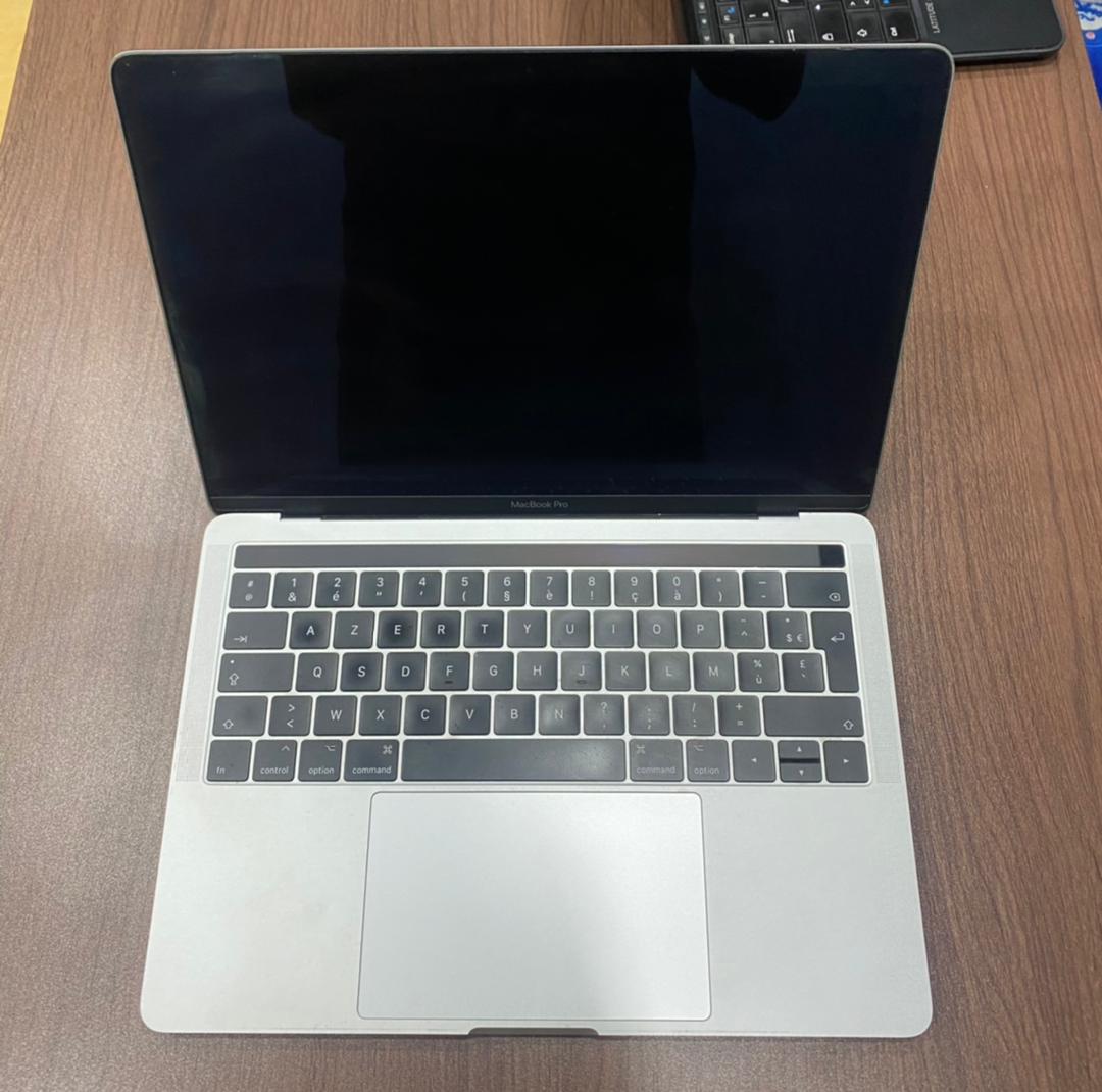 Macbook Pro Core i5 Touch bar 2017 RAM 16G