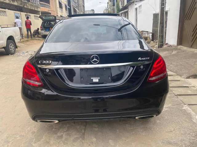 Mercedes C 300 — photo 2