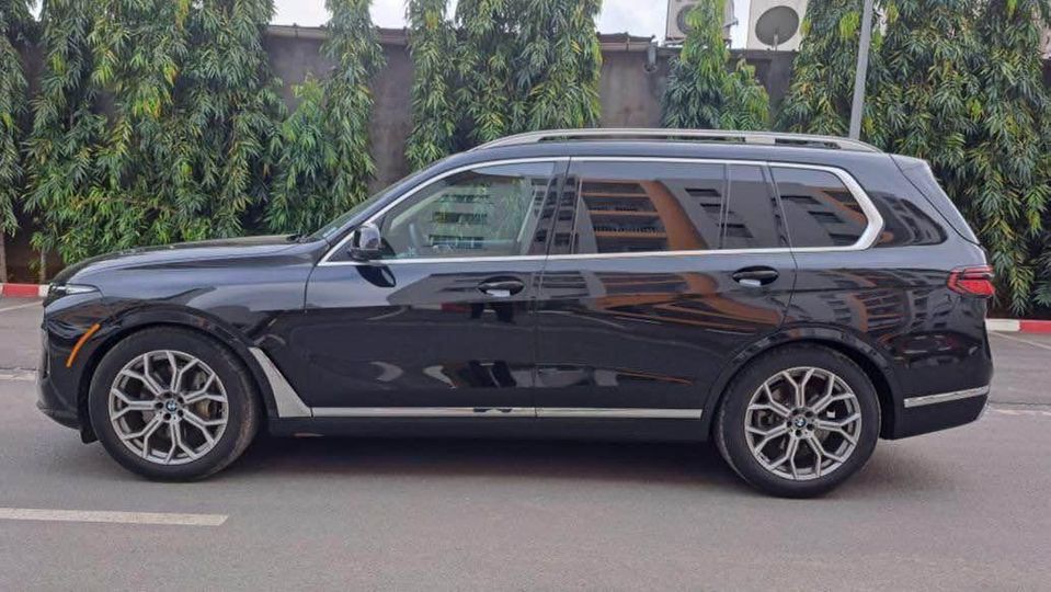 BMW X7 X-DRIVE 40I 2023 — photo 2