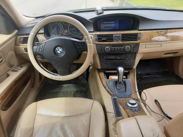 BMW E90 — photo 7