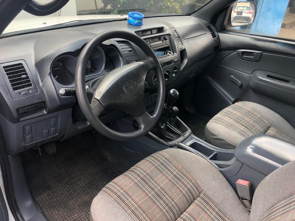 Toyota Hilux 2000 Boite Manuelle Essence V4 — photo 6