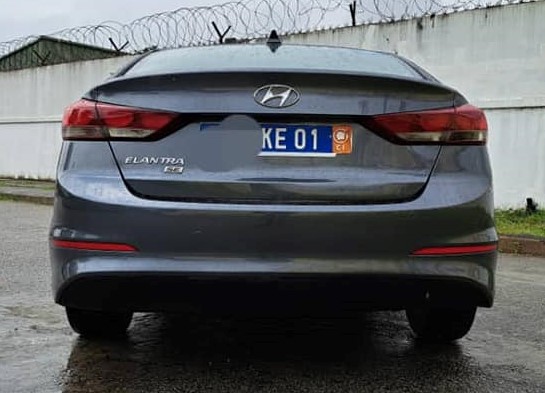HYUNDAI ELANTRA — photo 4