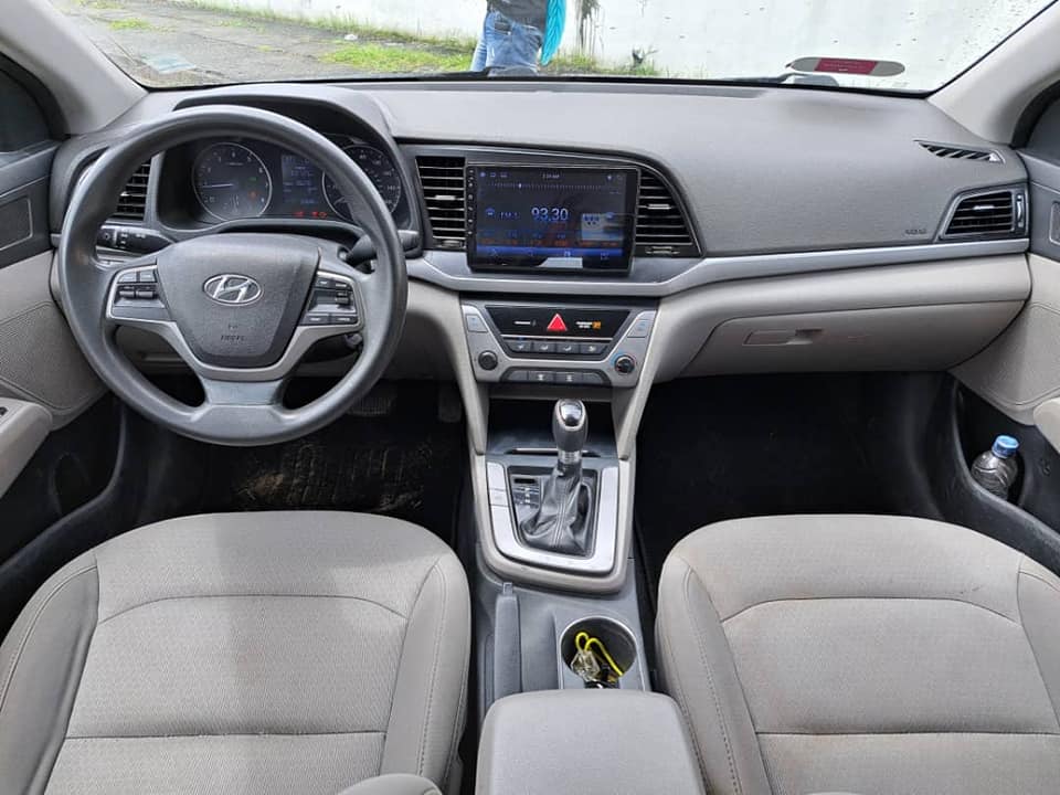 HYUNDAI ELANTRA — photo 5