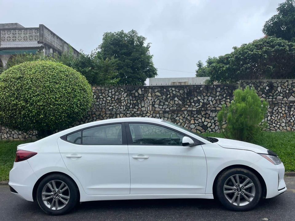 HYUNDAI ELANTRA 2019 — photo 2