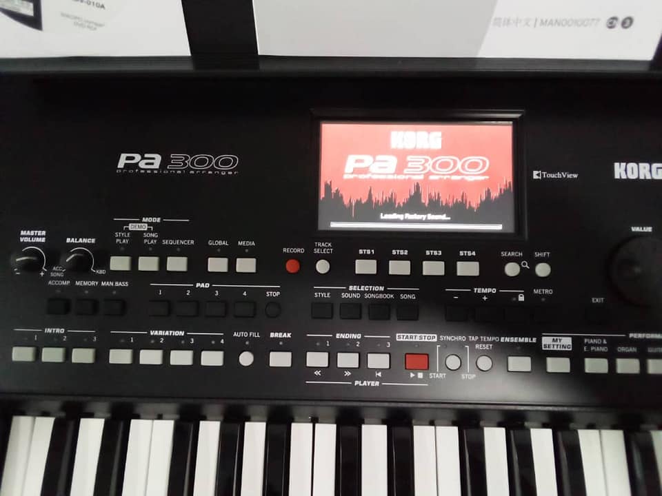 Piano Korg PA300 - Ecran Tactile — photo 4