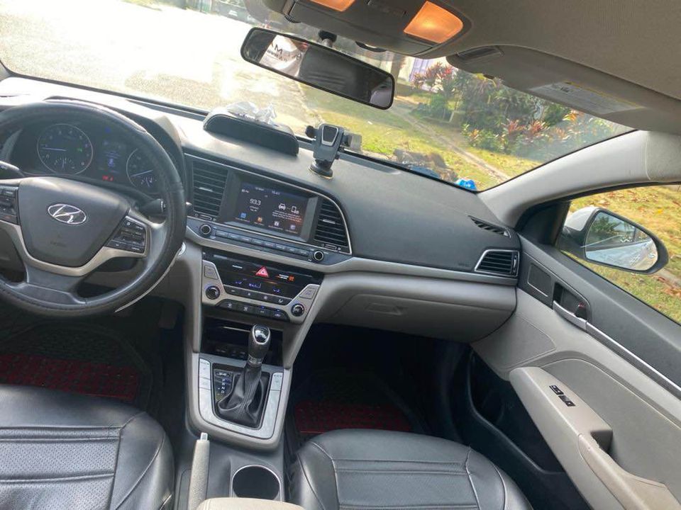 Hyundai elantra / année 2017 — photo 2