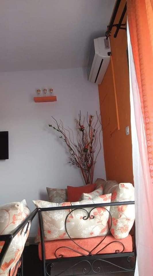 STUDIOS MEUBLÉS ET ÉQUIPÉ À LOUER — photo 4