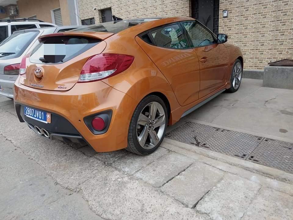 HYUNDAI VELOSTER TURBO — photo 4
