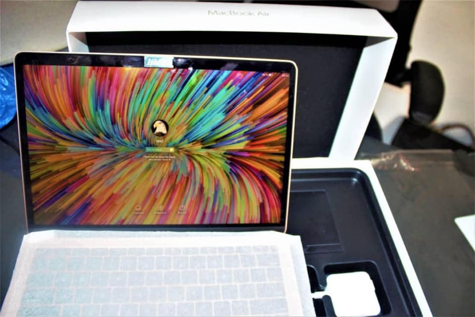 MacBook Aire - Retina, 13" — photo 4