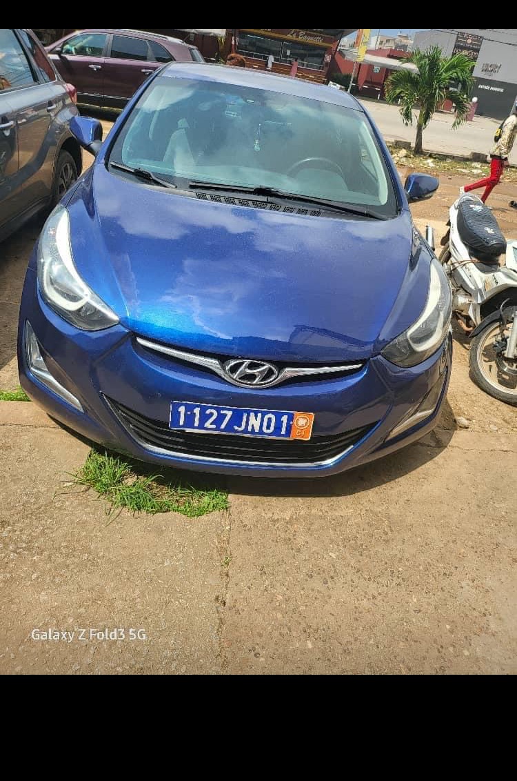 Hyundai Elantra — photo 2