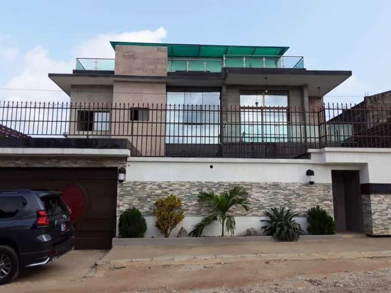 Villa Duplex Haut Standing de 14 Pièces