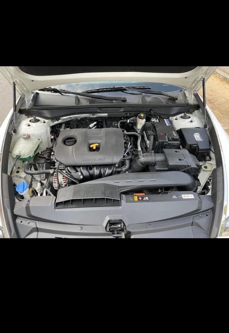 Hyundai Elantra — photo 3