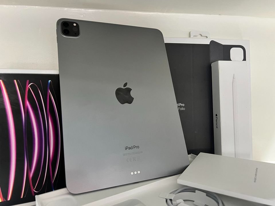 Apple iPad Pro - 2022 — photo 2