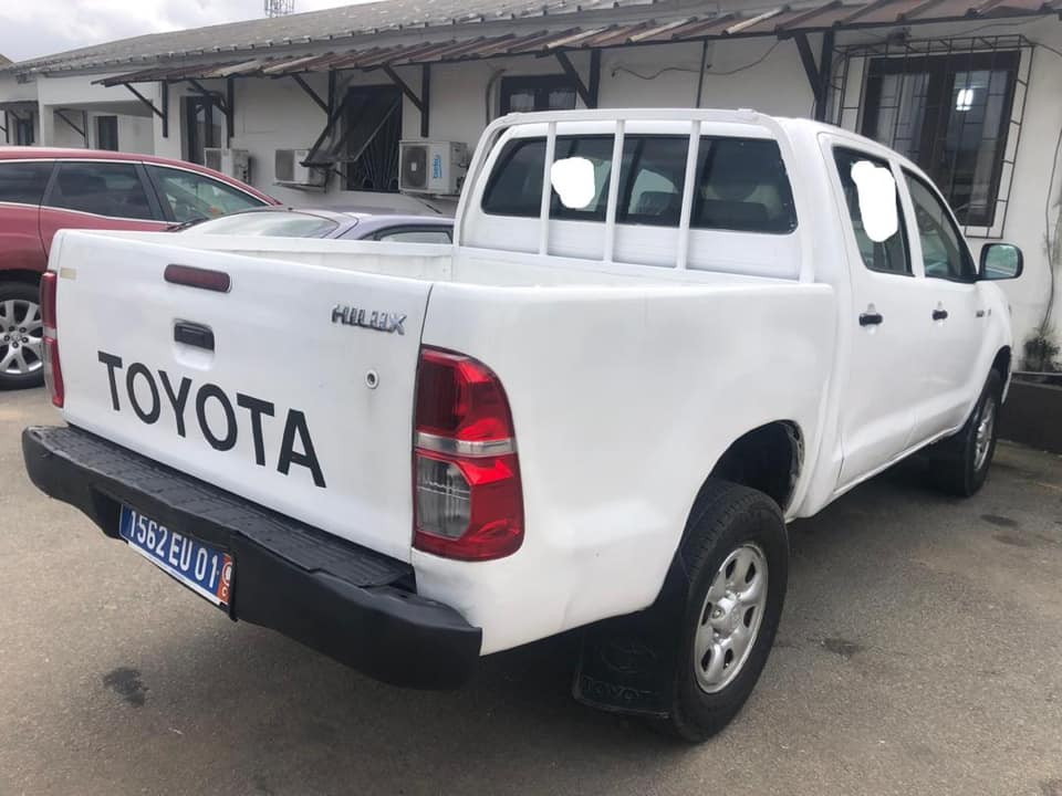 Toyota Hilux 2000 Boite Manuelle Essence V4 — photo 4