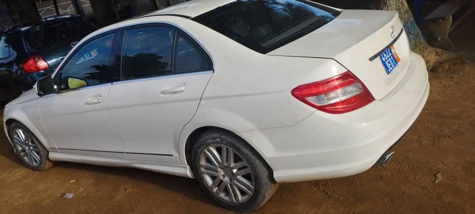 MERCEDES-BENZ C 300 — photo 2