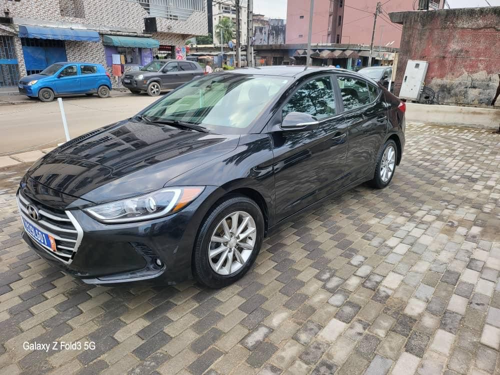 Hyundai Elantra 2018 — photo 3