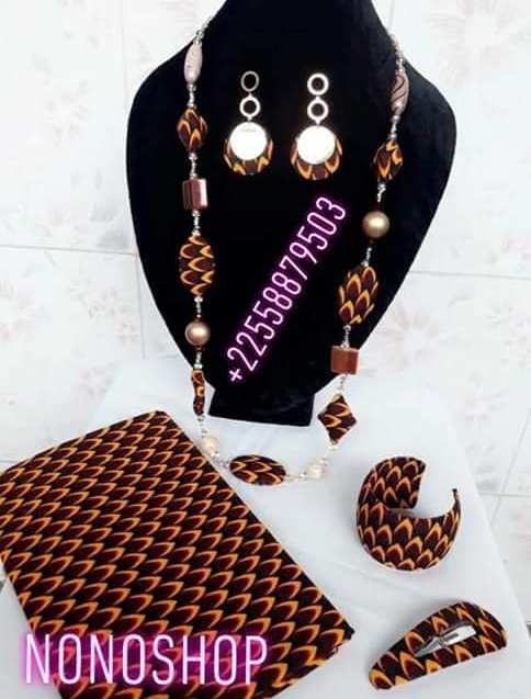 Chaînes, Boucles d'Oreilles, Bracelets et Foulards — photo 6