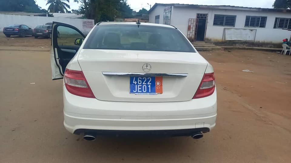 MERCEDES-BENZ C 300 — photo 2
