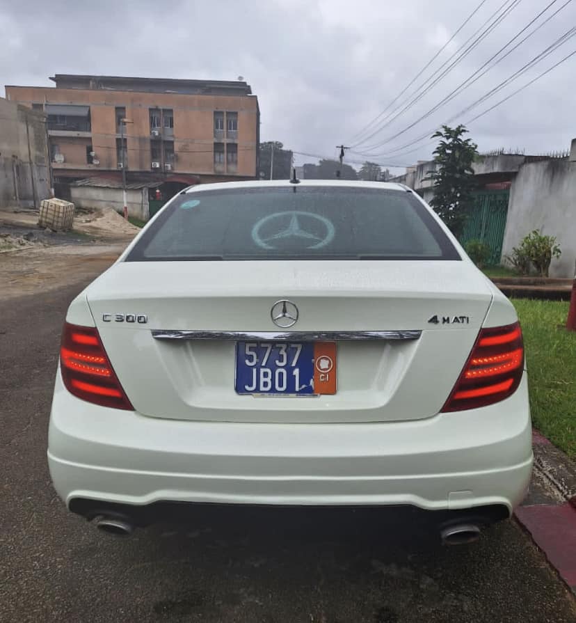 MERCEDES C300 4 MATIC — photo 2