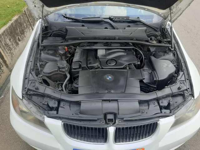 BMW E90 — photo 12