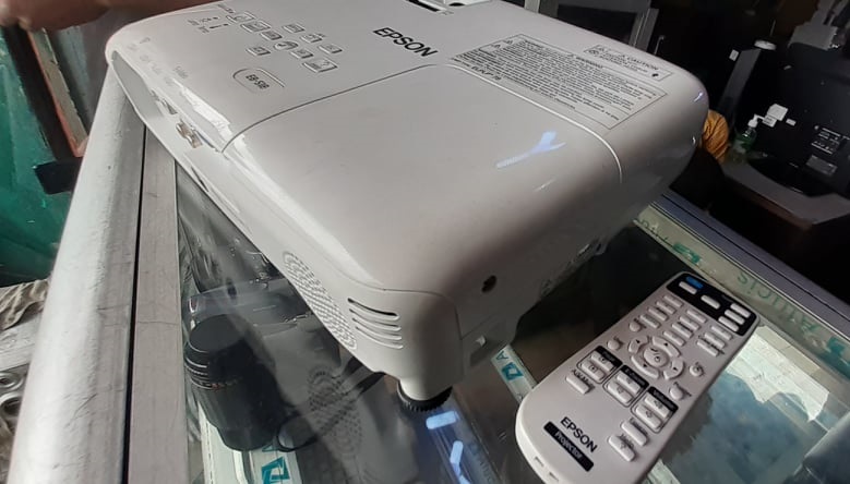 PROJECTEUR EPSON EB S18 3LCD COMMANDE — photo 4