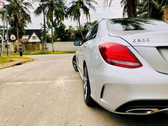 Mercedes-Benz C300 — photo 7
