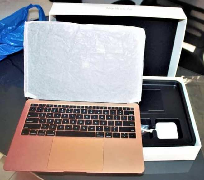 MacBook Aire - Retina, 13" — photo 3