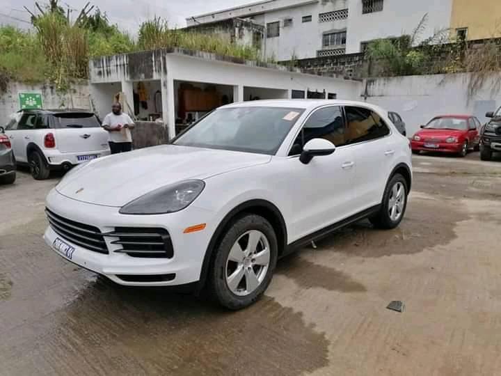 PORSCHE CAYENNE