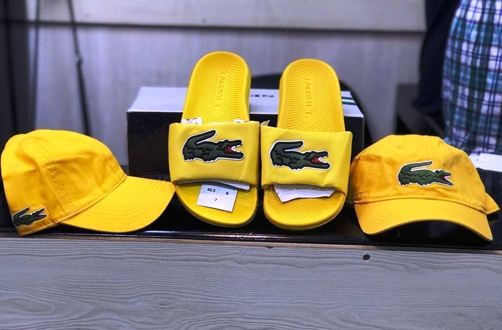 Claquette en gomme Lacoste + Casquette