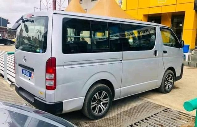 TOYOTA HIACE 2015 — photo 2