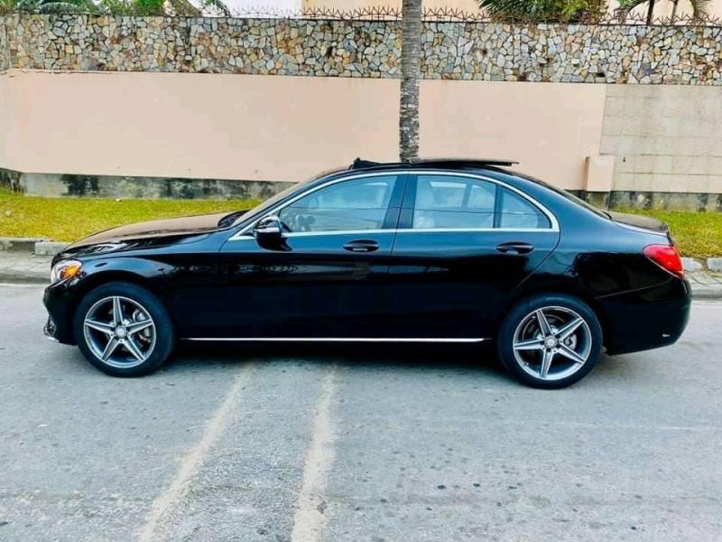 Mercedes-Benz C300 — photo 2