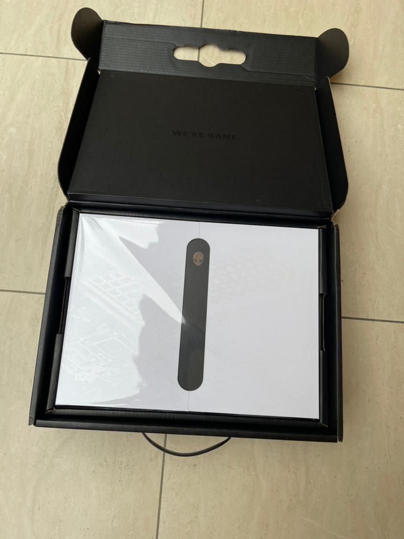 Alienware X17 R2 Intel Core i9-12900HK