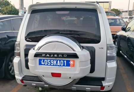 MITSUBISHI Pajero GS DE 2012 Boîte Auto — photo 3
