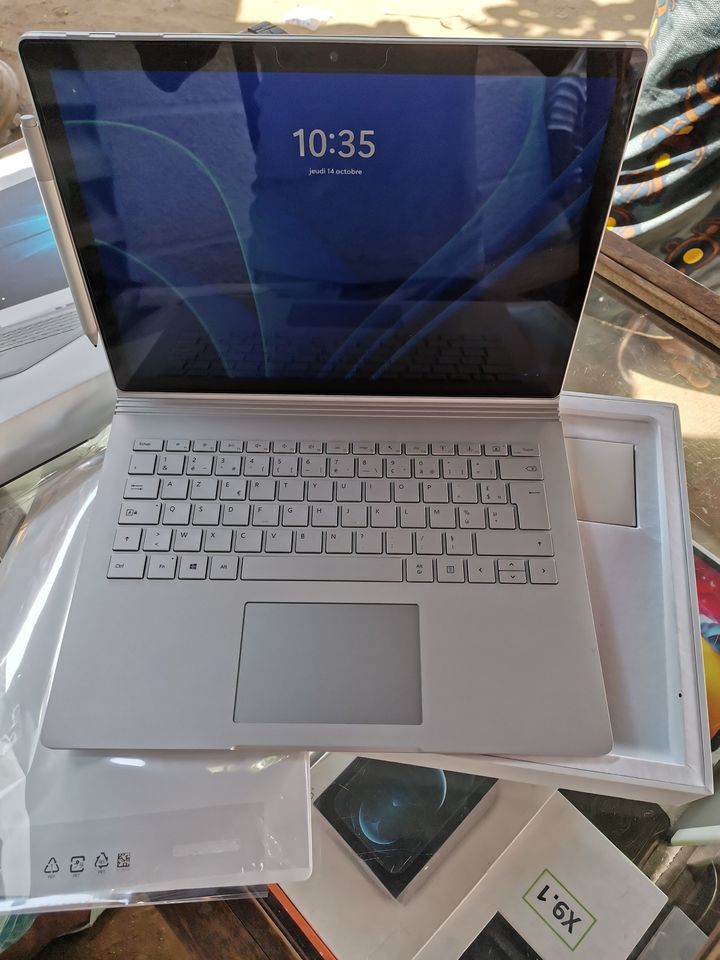 Microsoft surface Book  Quasi-Neuf