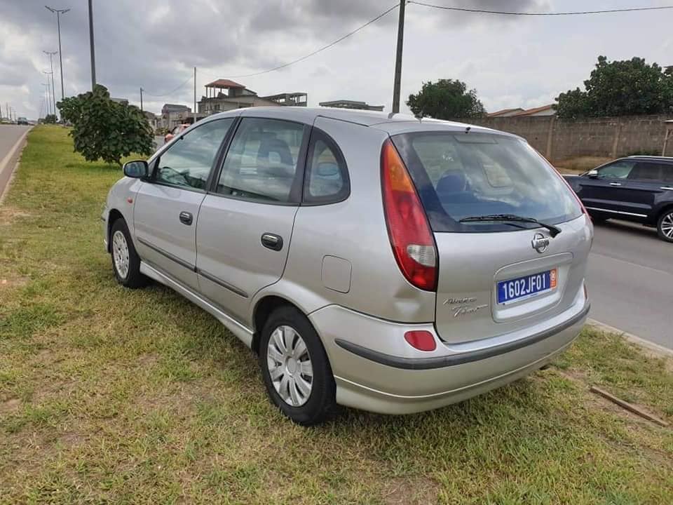 Nissan Almera Tino