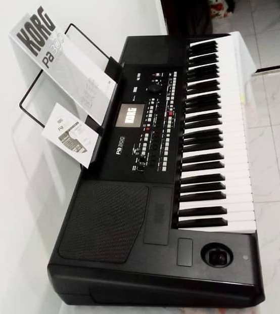 Piano Korg PA300 - Ecran Tactile — photo 3