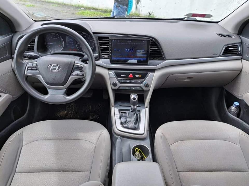 Hyundai Elantra — photo 4