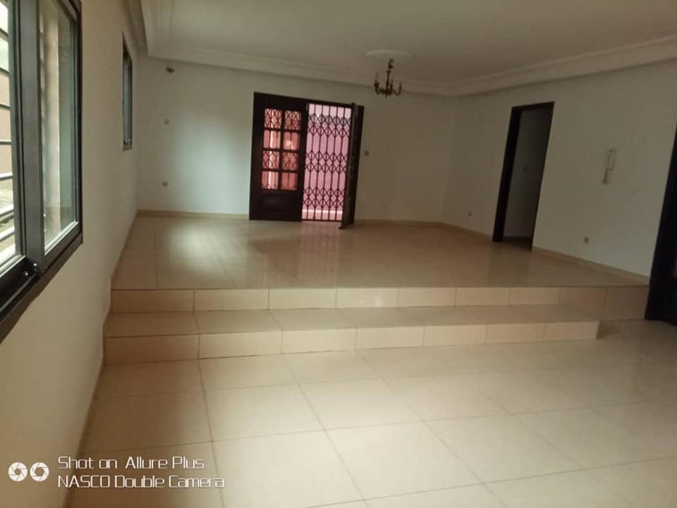 10 Pièces - VILLA DUPLEX ANGRE 8ème Tranche — photo 7