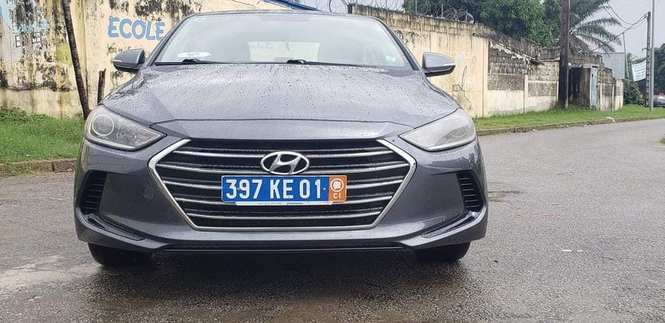 Hyundai Elantra — photo 3