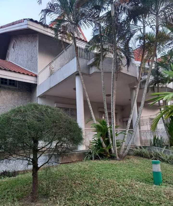 Luxueuse Villa Duplex de 13 Pièces — photo 3