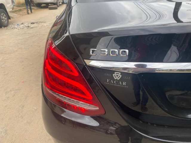 Mercedes C 300 — photo 5