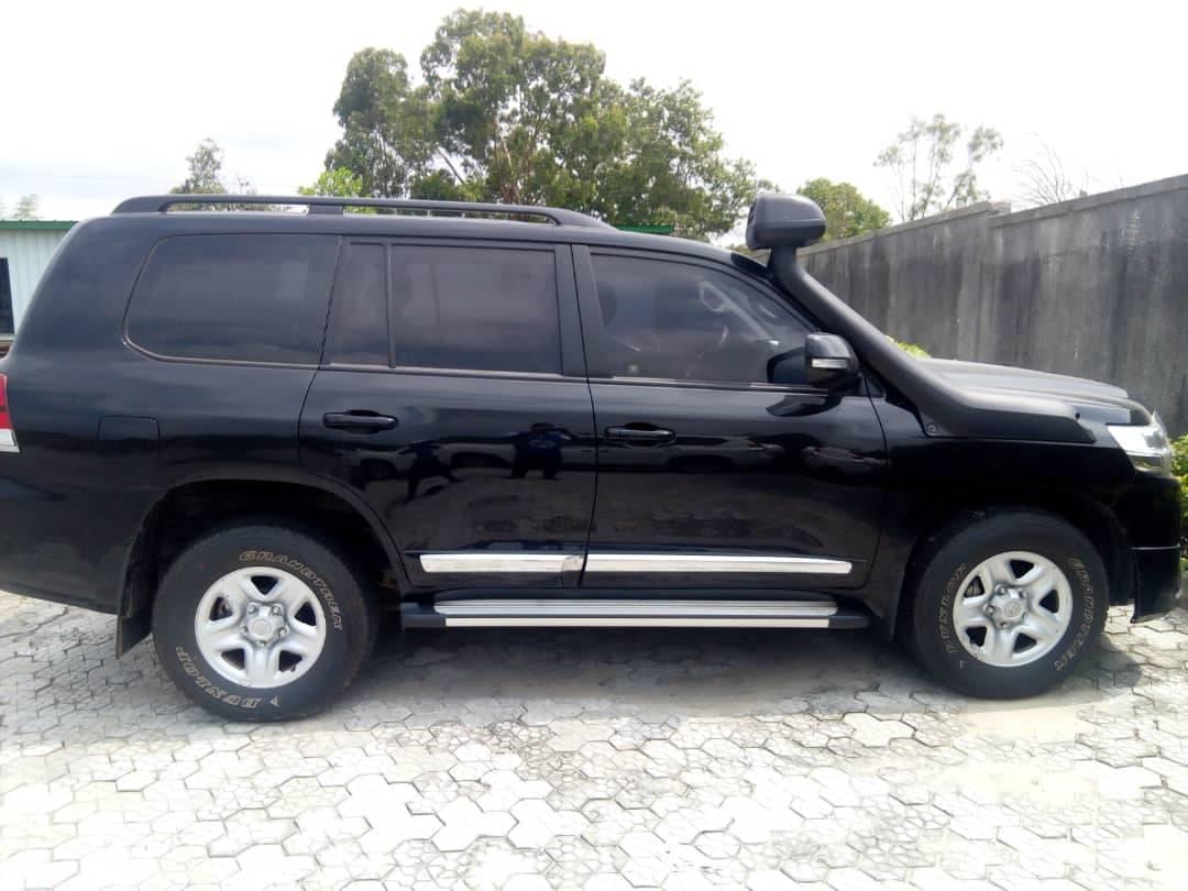 TOYOTA LAND-CRUISER GXR 2019